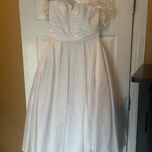 Timeless Elegance: Ivory Tea-Length Wedding/Prom Dress